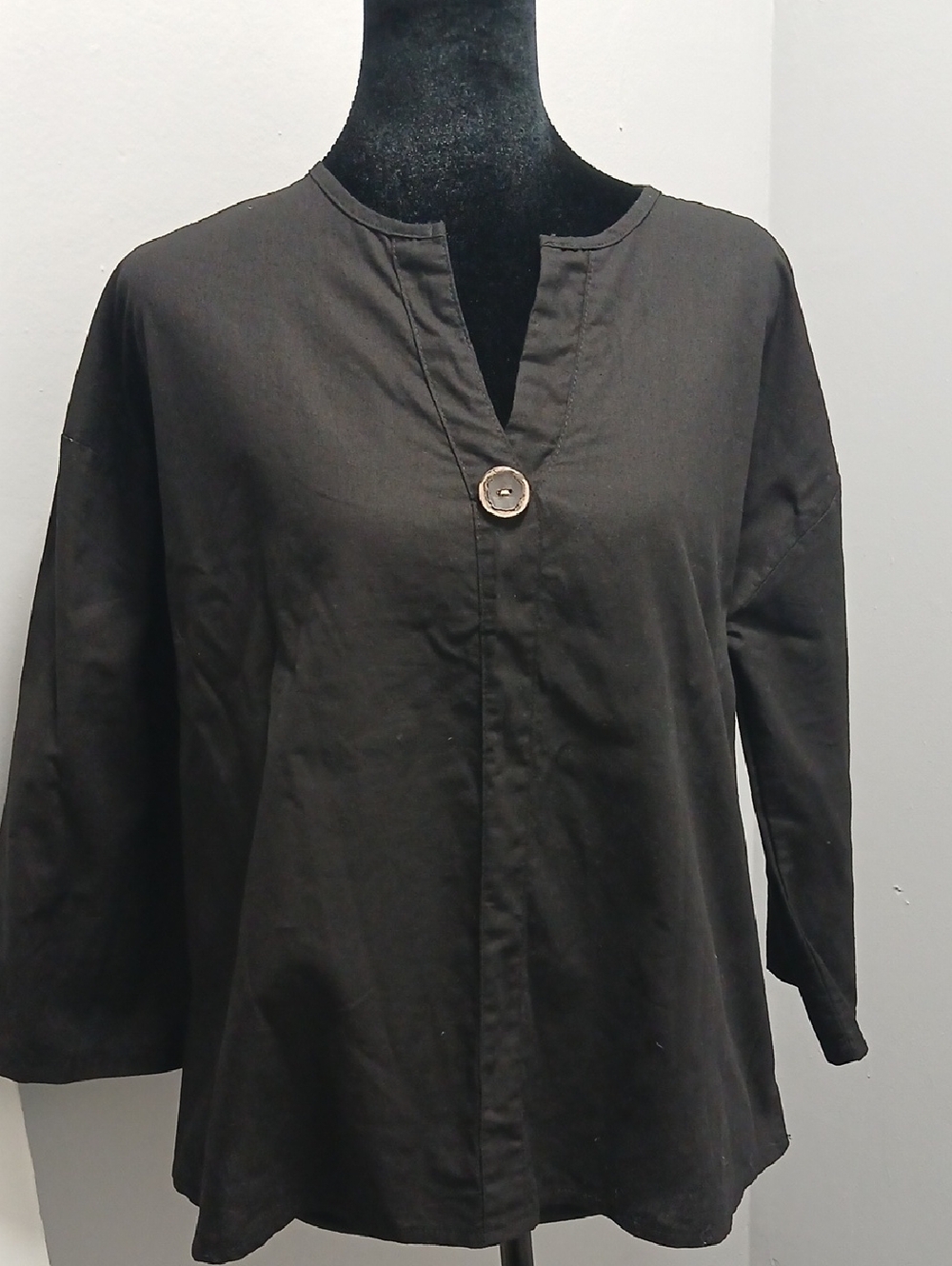 Black Women's Linen Button-Accent Tunic Top